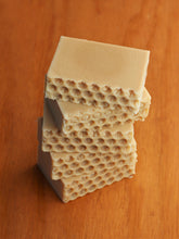 Load image into Gallery viewer, Goatmeal Honey Handmade Soap